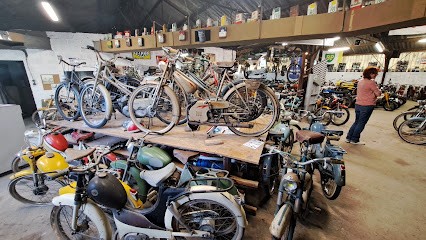 Le Garage à Tasses, Musée de la Mob', Atelier Associatif, Musée à Treignat